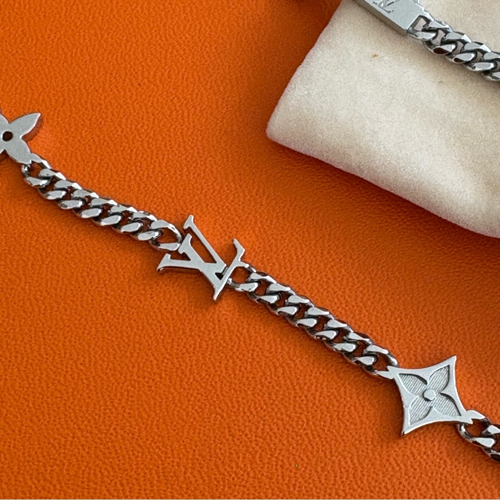 Louis Vuitton Monogram Row Chain Necklace - Picture 15 of 16